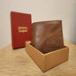 Billetera Levi's® de Cuero Vintage – Modelo Trifold en Marrón