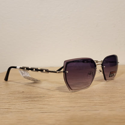 Lentes de Sol Guess Geométricos para Mujer –Montura de Cristal y Detalle de Cadena